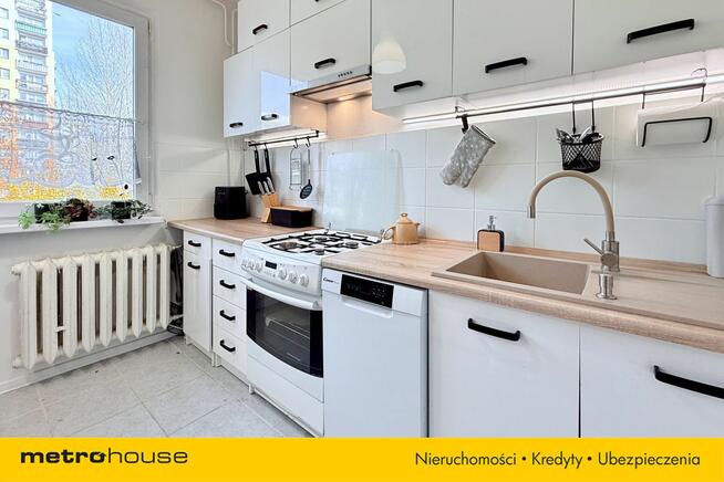 Mieszkanie 3 pokojowe z balkonem w niskim bloku.