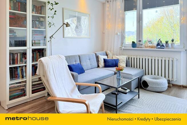 Mieszkanie 3 pokojowe z balkonem w niskim bloku.