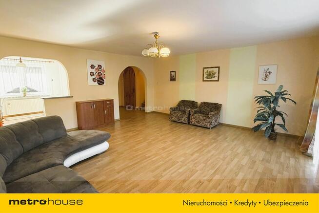 Duży dom w Łagowie, w otoczeniu lasów i jezior.