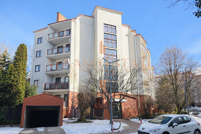 ZALANE SŁOŃCEM | ANTRESOLA | ZAMKNIĘTE OSIEDLE