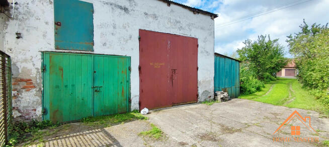 dwa mieszkania z garażami