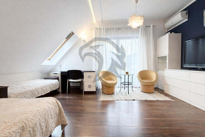 Ostrzeżenie: Cisza w tym domu uzależnia.