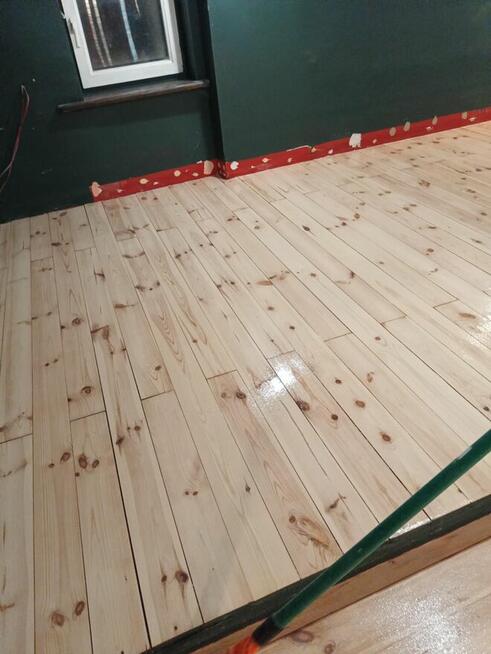 Cyklinowanie Gdańsk - Renowacja - Schody - Szkoła - Sala -