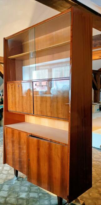 Witryna i biblioteka Atos, wysoki połysk