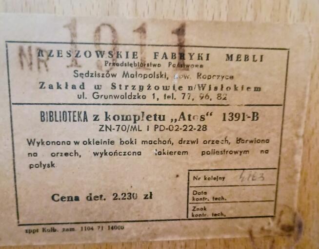 Witryna i biblioteka Atos, wysoki połysk