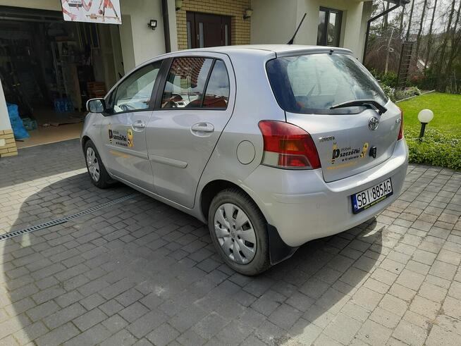 Oklejanie szyb witryn lokali: folia mrożona, drukowana, OWV