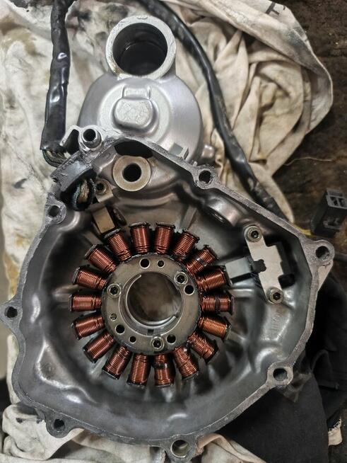 Pokrywa alternatora Suzuki drz400