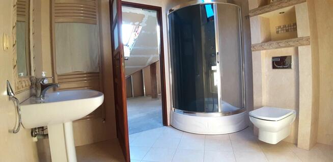 Ciekawy, z piwnicami, do wykończenia