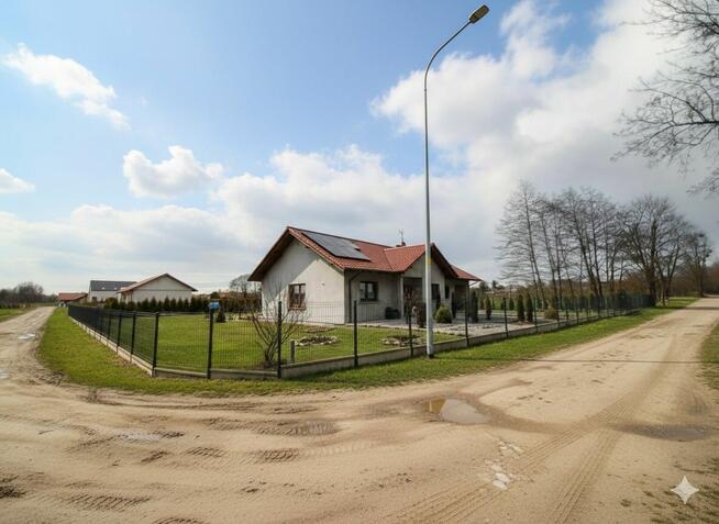 Dom na sprzedaż w Poniatowicach o pow.125m2 na dużej działce