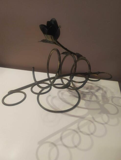 Stojak na wino lub inny trunek