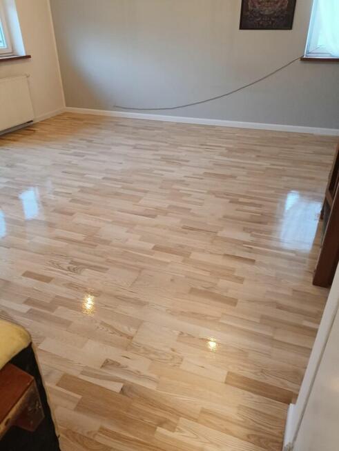 Cyklinowanie Gdańsk - Renowacja - Schody - Szkoła - Sala -