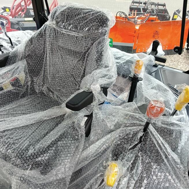 Ciągnik rolniczy komunalny sadowniczy Solis S60 4 WD V