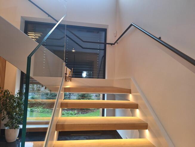 Schody metalowe, nierdzewne, na konstrukcji