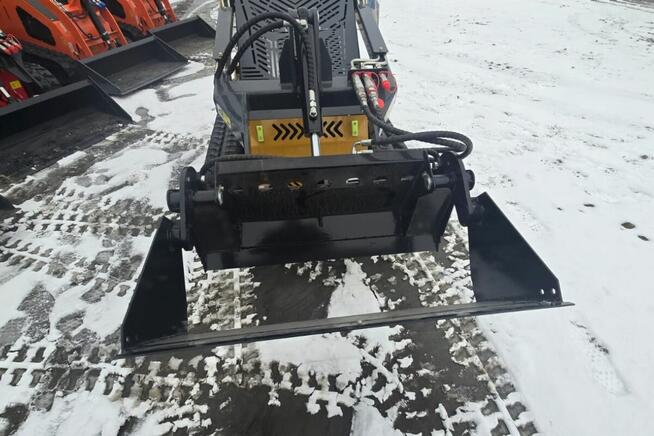 Mini ładowarka gąsienicowa INFRONT YF380 łyżka szczękowa