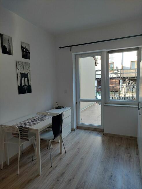 Pokój 1200 pln, miejsce postojowe i opłaty wliczone w cenę