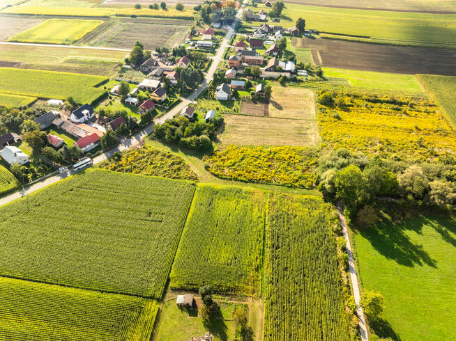 Płaska, prostokątna działka 33 km do Krakowa