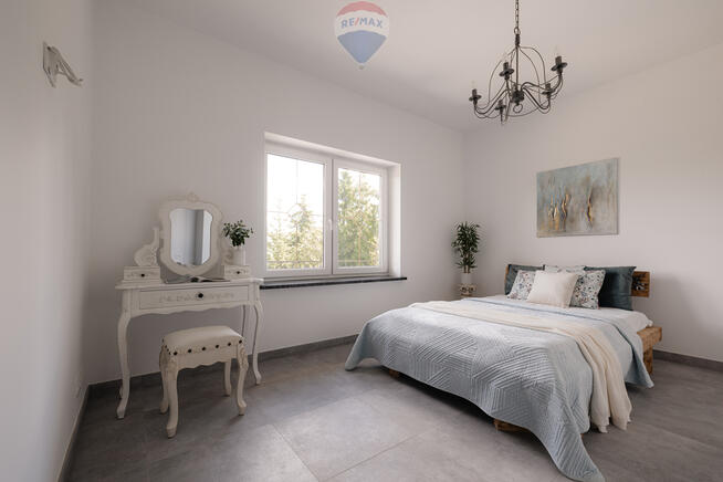 Willa na dużej działce przy lesie.