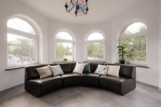 Willa na dużej działce przy lesie.