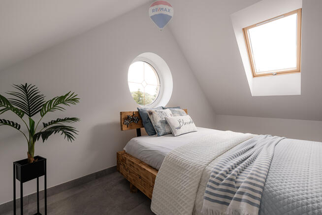 Willa na dużej działce przy lesie.