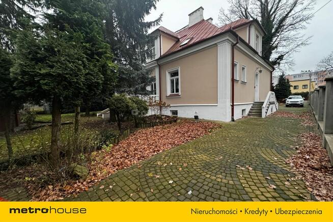 Dworek z okresu międzywojennego w centrum miasta