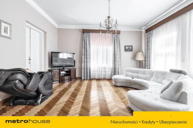 Dworek z okresu międzywojennego w centrum miasta