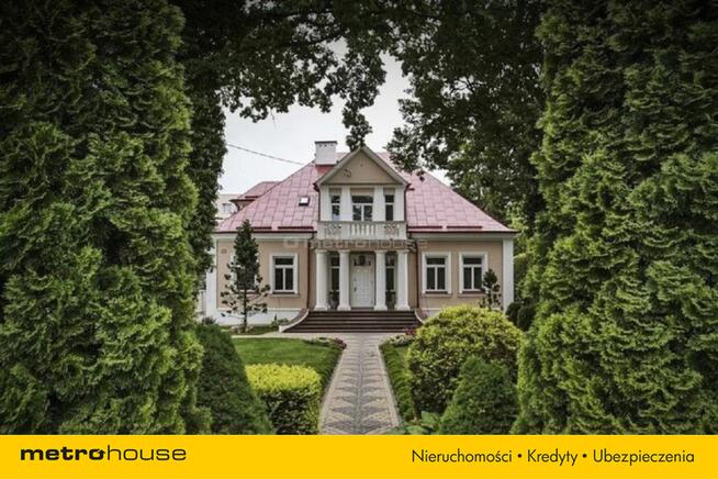 Dworek z okresu międzywojennego w centrum miasta