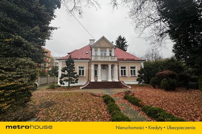 Dworek z okresu międzywojennego w centrum miasta