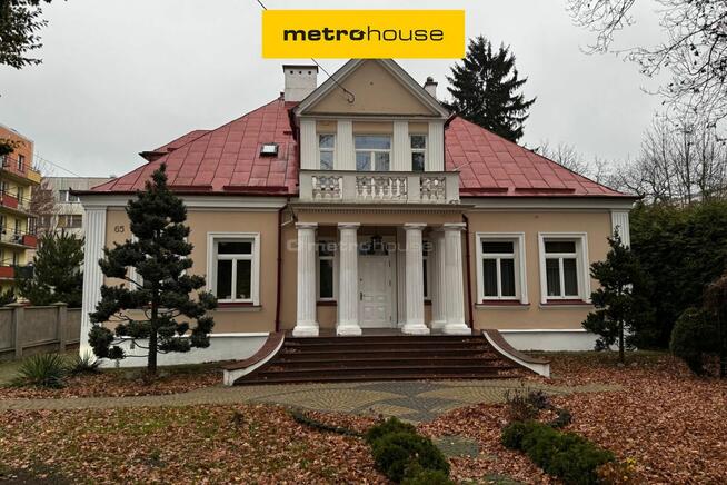 Dworek z okresu międzywojennego w centrum miasta