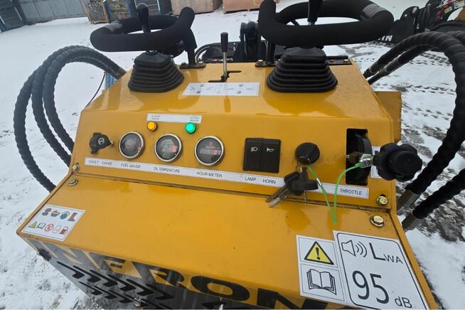 Mini ładowarka gąsienicowa INFRONT YF380 łyżka szczękowa