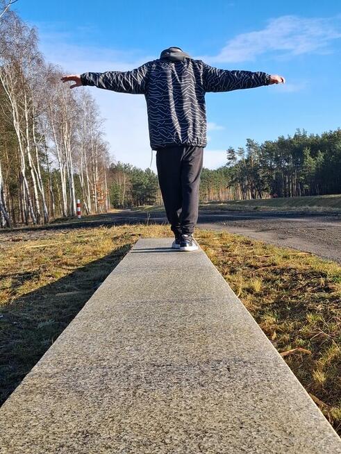 Nieśmiały pozna pewną siebie kobietę