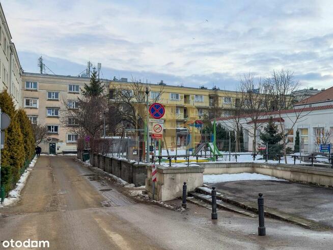 mieszkanie obok Pl. Bankowego przy wyjściu do METRO RATUSZ