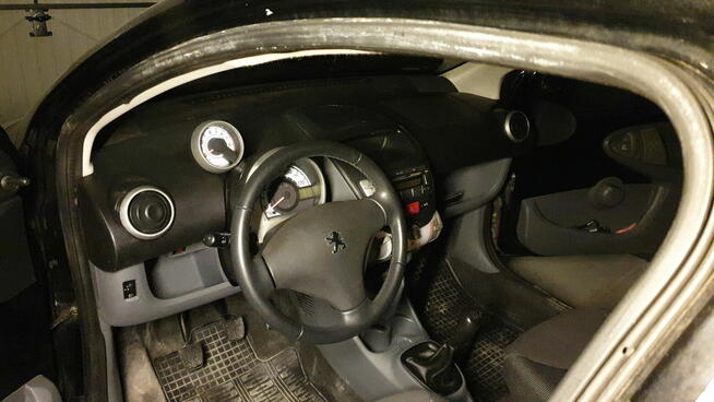 Peugeot 107 1.0 1.0 benzyna klimatyzacja 202 tys. km. przebi