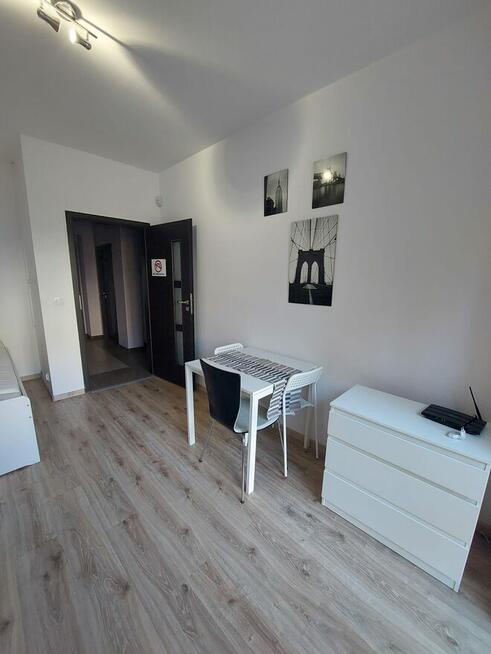 Pokój 1200 pln, miejsce postojowe i opłaty wliczone w cenę