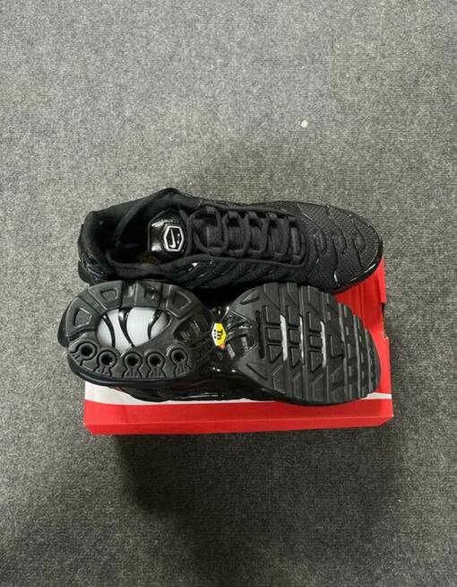 NIKE AIR MAX PLUS TN BLACK