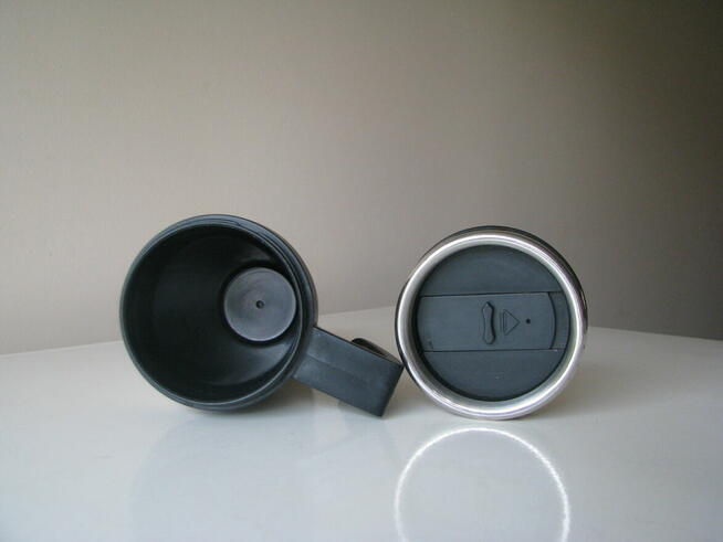 Stalowy kubek termiczny z pokrywką 0,4 l