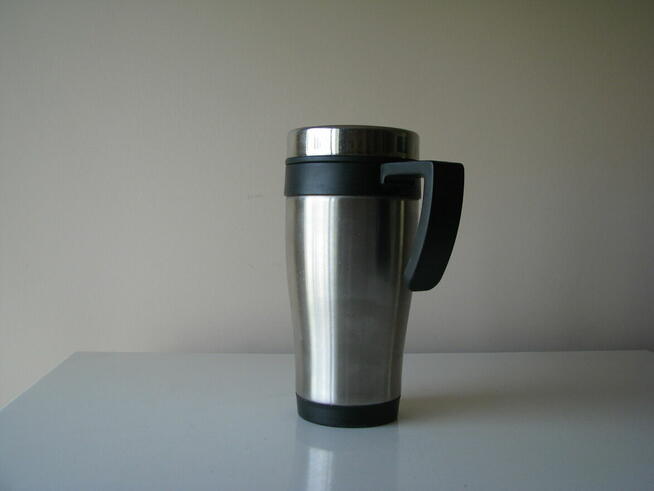 Stalowy kubek termiczny z pokrywką 0,4 l