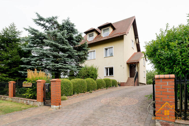 dom pomiędzy dwoma jeziorami