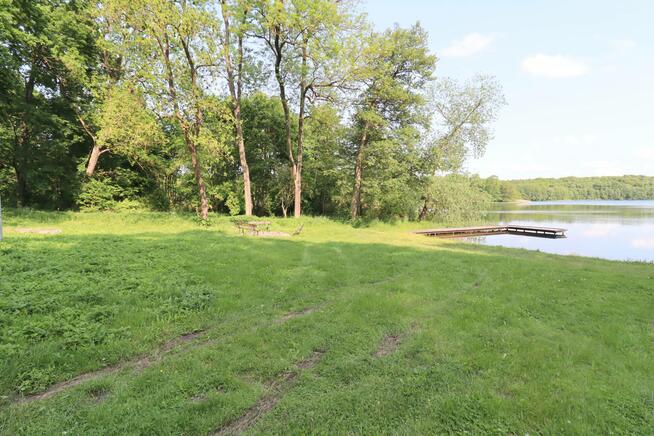 nad jeziorem z ogródkiem i garażem