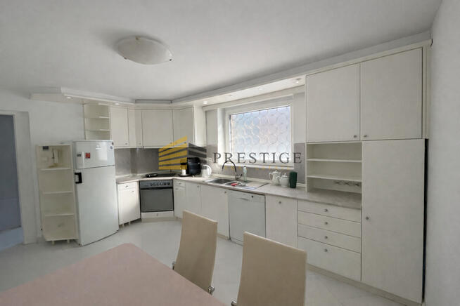 Dom na biuro, metro, 7 miejsc parkingowych