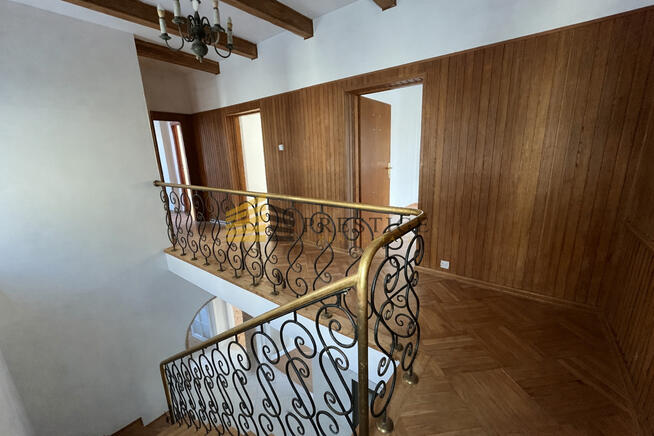 Dom na biuro, metro, 7 miejsc parkingowych