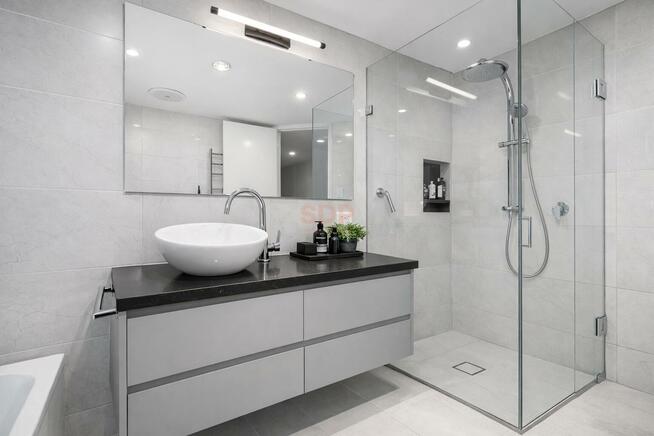 Dom Wrocław Fabryczna, Łomnicka