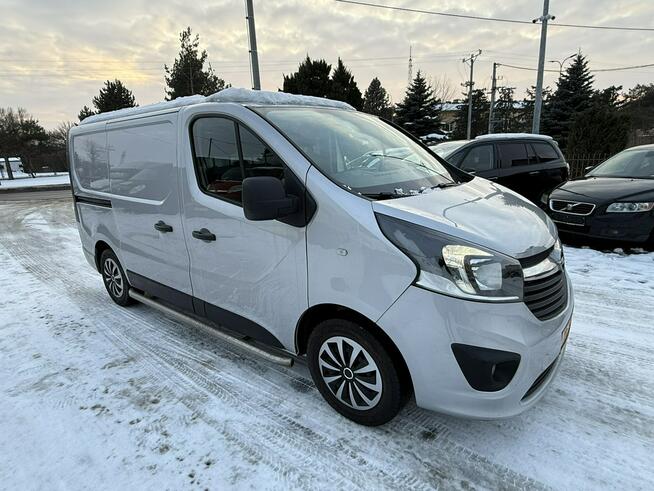 Opel Vivaro B 1.6CDTi LED 2016r Klimatyzacja Nawigacja 3-Osobowy Hak!