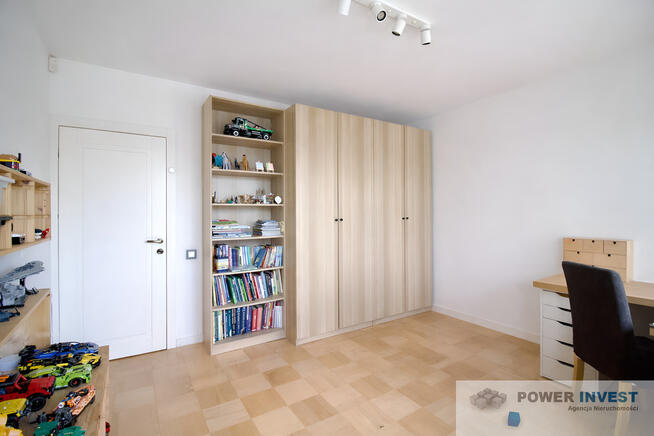 Dom wśród zieleni z dużym ogrodem