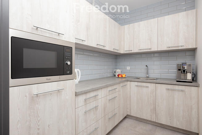 Biuro plus części wspólne, kameralny budynek