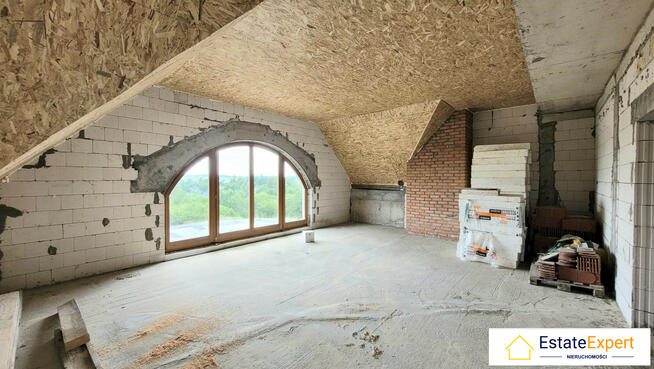 Dom w stanie surowym zamkniętym w malowniczej okolicy