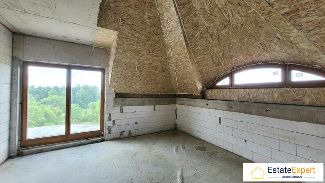 Dom w stanie surowym zamkniętym w malowniczej okolicy