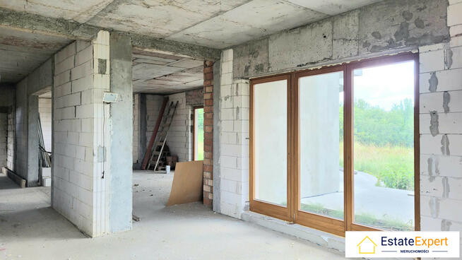 Dom w stanie surowym zamkniętym w malowniczej okolicy