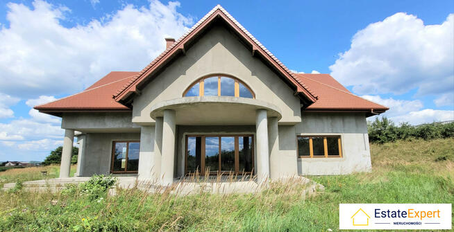 Dom w stanie surowym zamkniętym w malowniczej okolicy