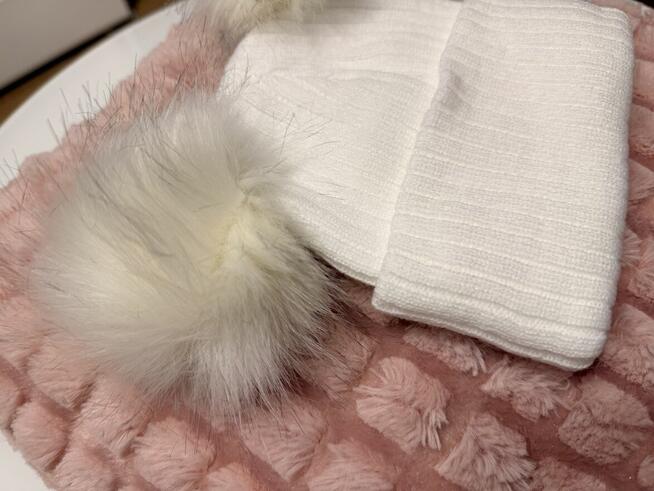 Czapki dziecięce biała beżowa z pomponami jesień zima 1-2lat