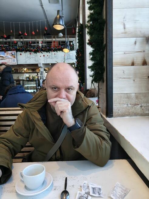 Konkretny gość szuka przyjaciółki, a nie problemów